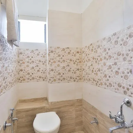 Oyo 22551 Ssv Hotel Jamnagar